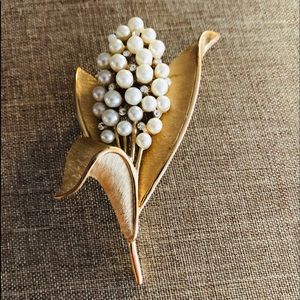 Vintage 1950’s Crown Trifari Brooch